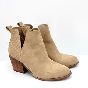 TOMS Everly boots in a light tan suede | 6.5
